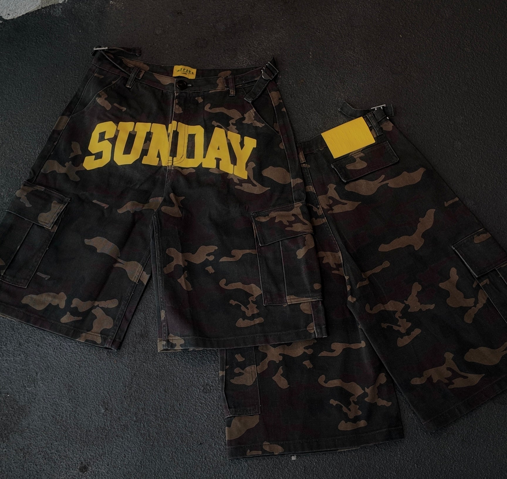 SUNDAY BIG LOGO BAGGY CAMO CARGO